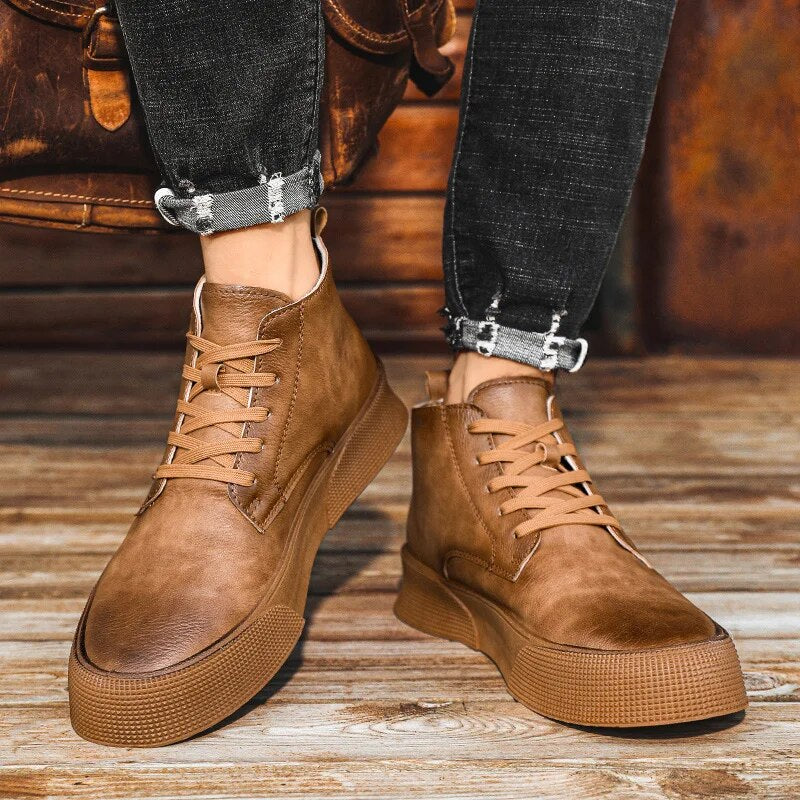 Lace-Up Boots Men Robust Durable Design with Timeless Appeal