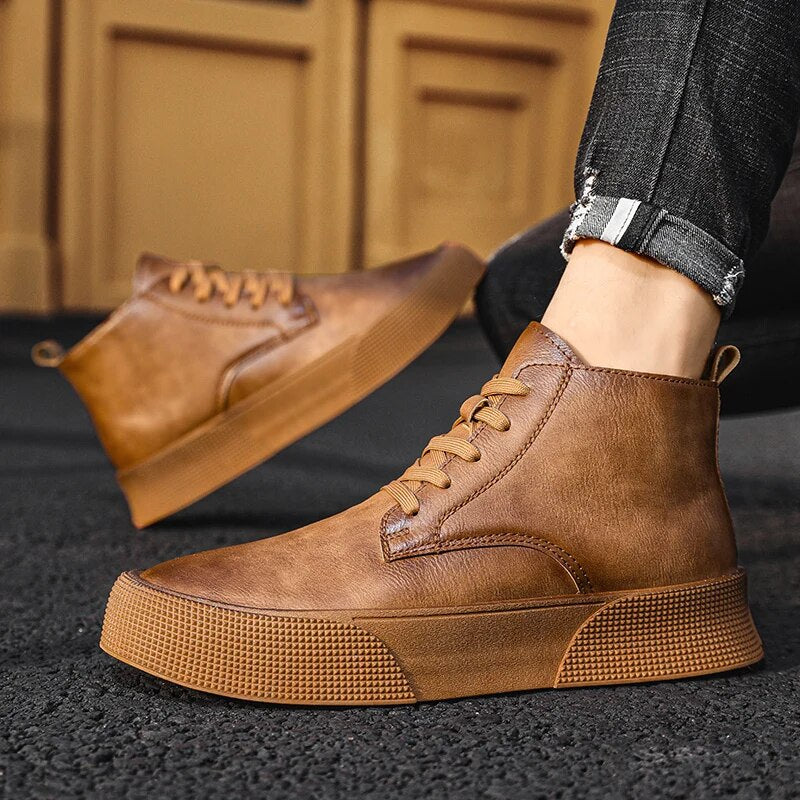 Lace-Up Boots Men Robust Durable Design with Timeless Appeal