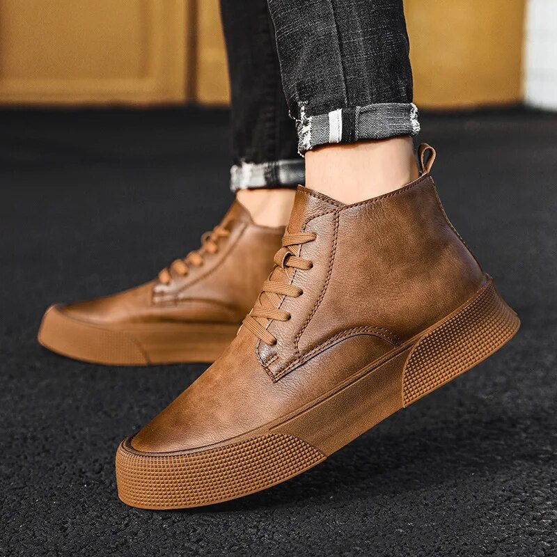 Robust Men’s Leather Boots – Durable & Timeless