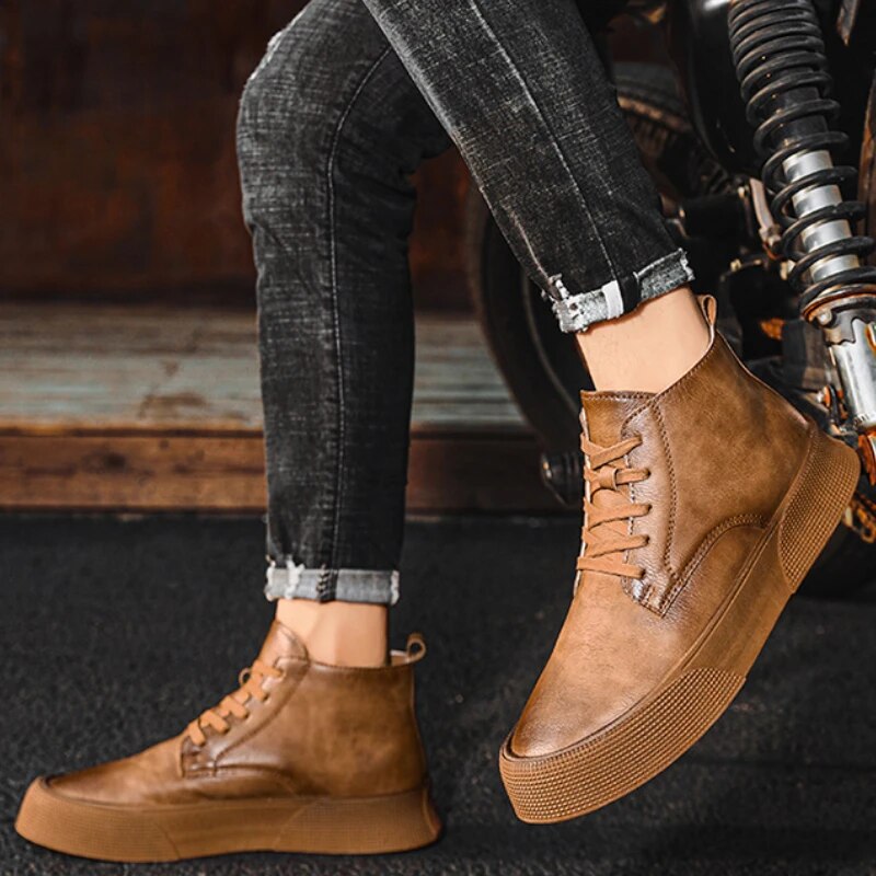 Robust Men’s Leather Boots – Durable & Timeless