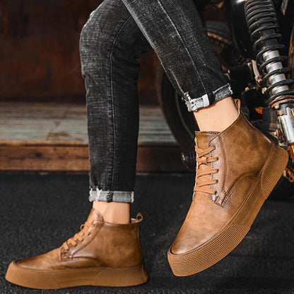 Robust Men’s Leather Boots – Durable & Timeless