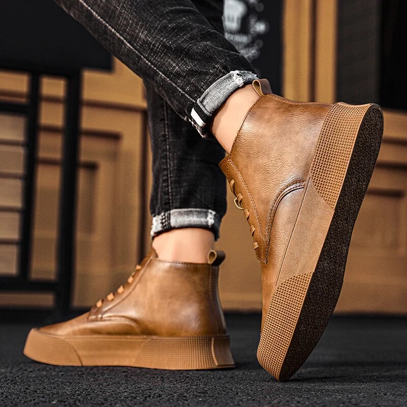 Robust Men’s Leather Boots – Durable & Timeless