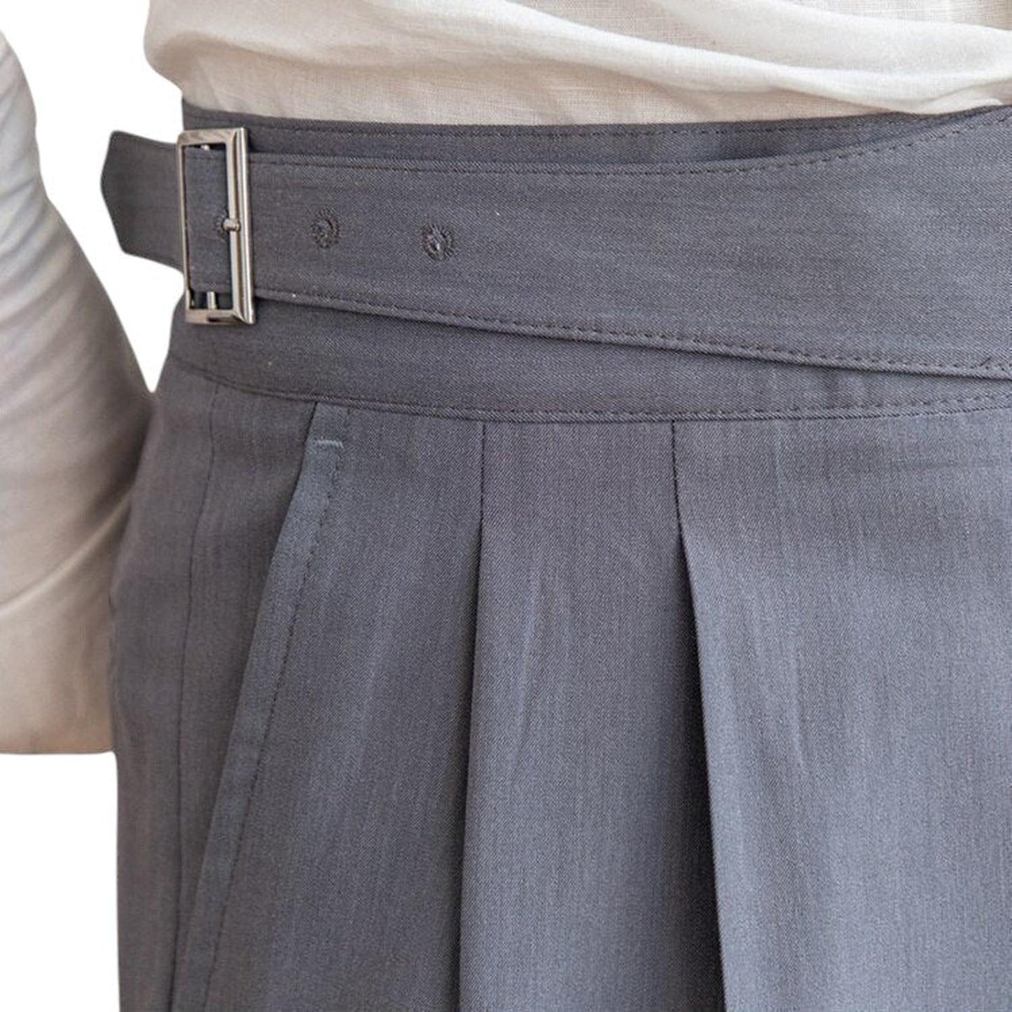 Men’s formal trousers – high-waisted with pleated front and classic fit