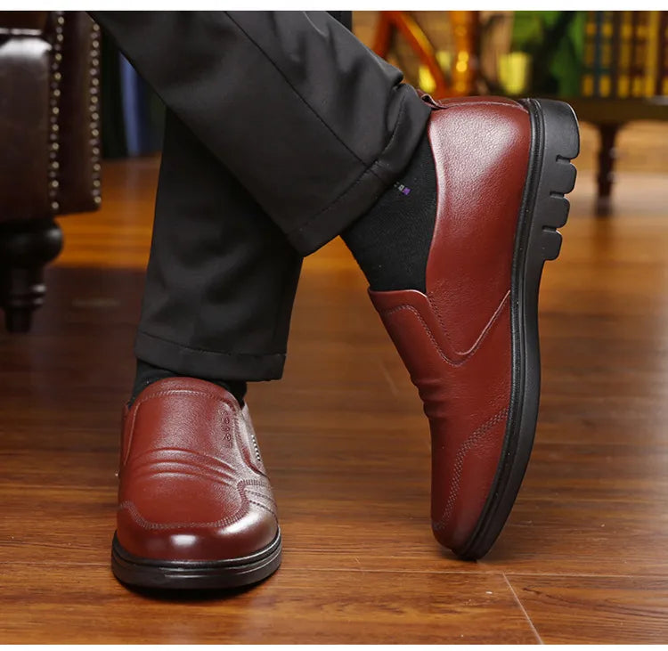 Non-Slip Men’s Leather Shoes – Comfort & Elegance